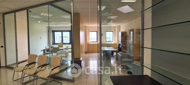 Ufficio in commerciale in 