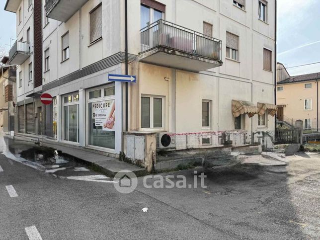 Attivitã /licenza (con o senza mura) in commerciale in Via Madonnetta 7