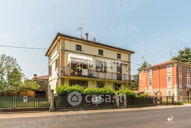 Capannone in commerciale in Via V. Pescerelli 23