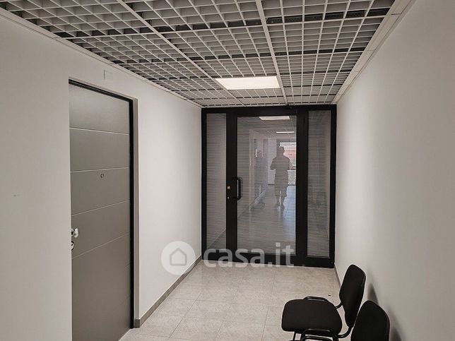Ufficio in commerciale in 