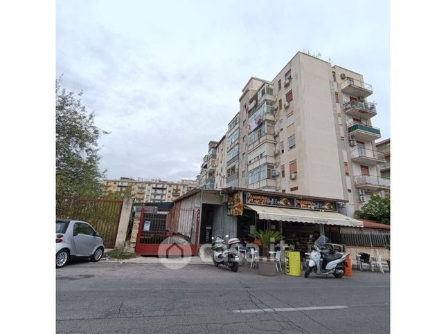 Garage/posto auto in residenziale in Via degli Emiri