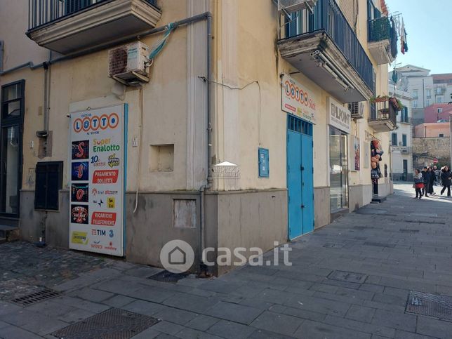 Attività/licenza (con o senza mura) in commerciale in Via Giovanni de Fraia