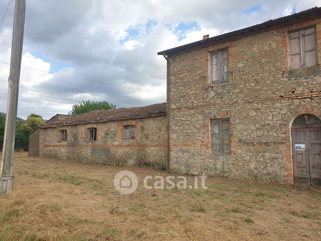 Casa bi/trifamiliare in residenziale in Strada Provinciale 11