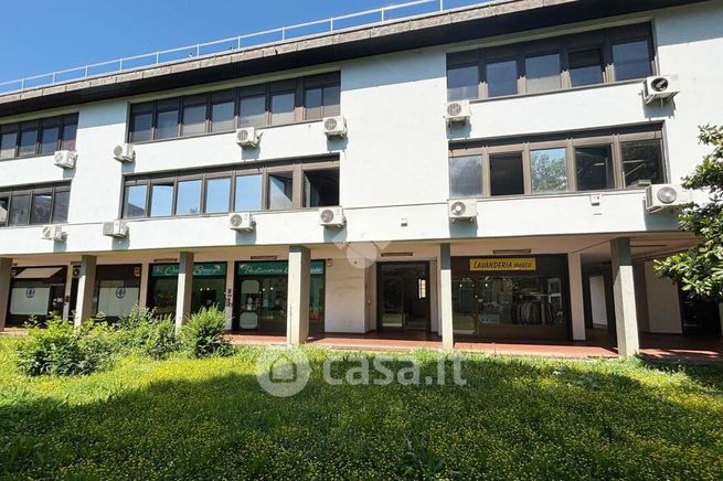 Ufficio in commerciale in Viale Montegrappa 296