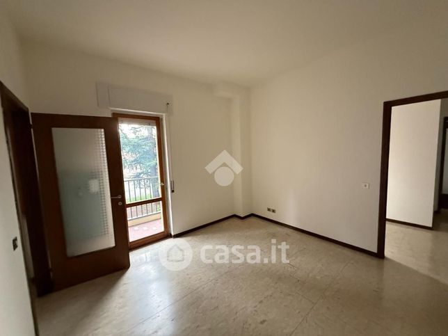 Ufficio in commerciale in Via Zanella 20