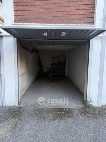 Box/posto auto in residenziale in Via Giacomo Matteotti