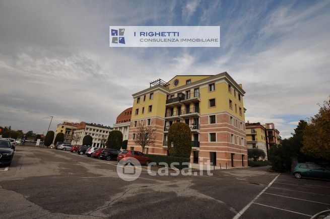 Box/posto auto in residenziale in Via Ca' di Cozzi