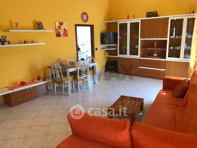 Casa bi/trifamiliare in residenziale in Via Leonardo Da Vinci 32