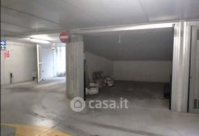 Box/posto auto in residenziale in Via Michelangelo Buonarroti 17 /D