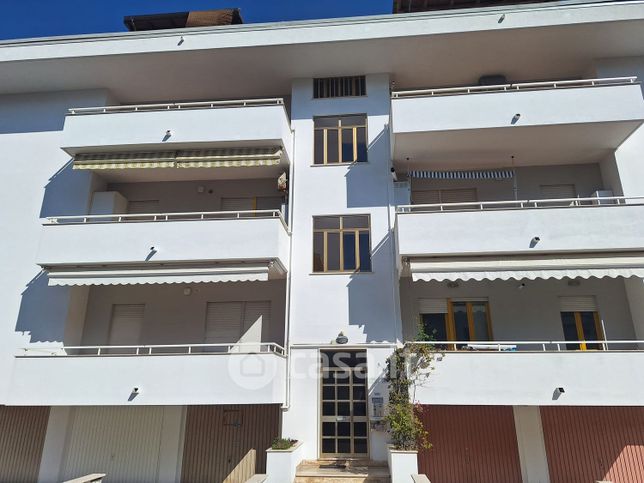 Appartamento in residenziale in Viale Monte Velino 14