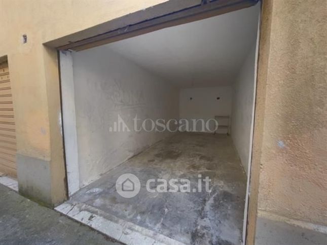 Garage/posto auto in residenziale in Via Oslavia