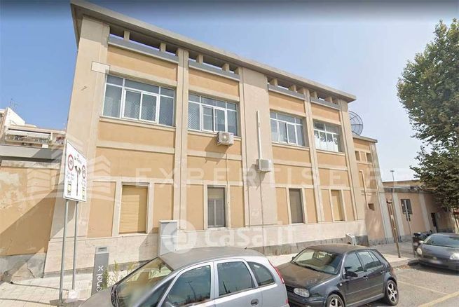 Capannone in commerciale in Via Santa Cecilia 36