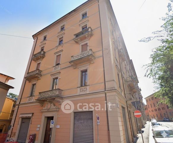 Ufficio in commerciale in Via Alfonso Rubbiani 2