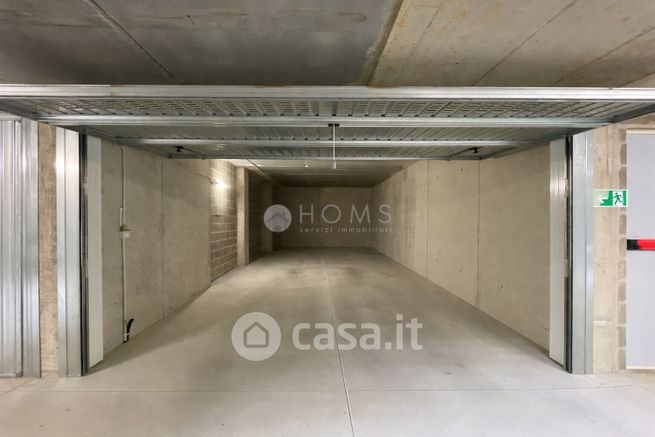 Box/posto auto in residenziale in Via Gianfranco Miglio 10