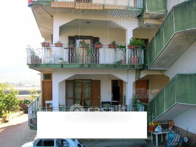 Appartamento in residenziale in Via Serroni 11