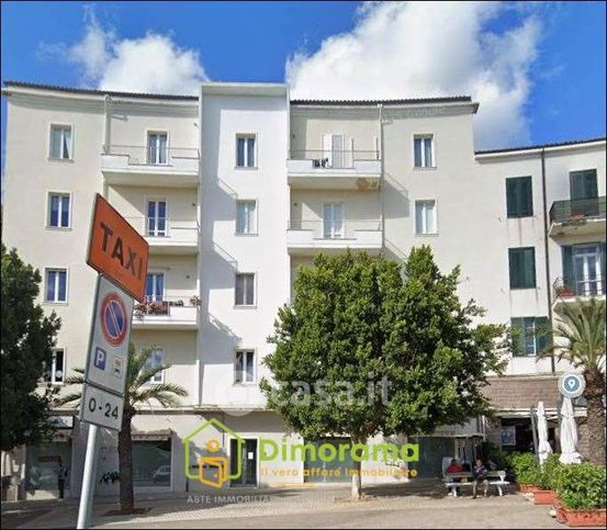 Capannone in commerciale in Emiciclo Giuseppe Garibaldi 22