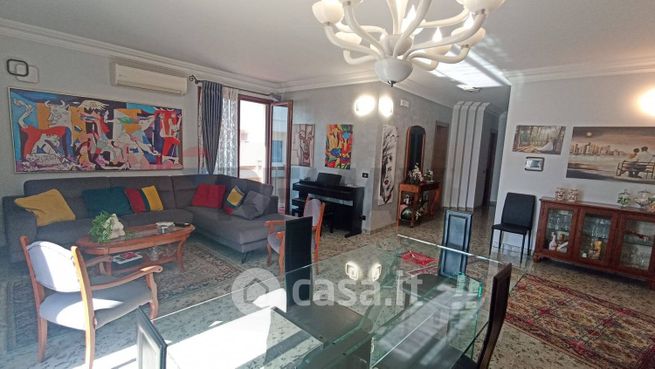 Appartamento in residenziale in Via Senna