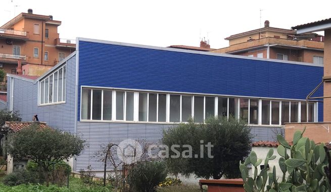 Capannone in commerciale in Via Baressa 38