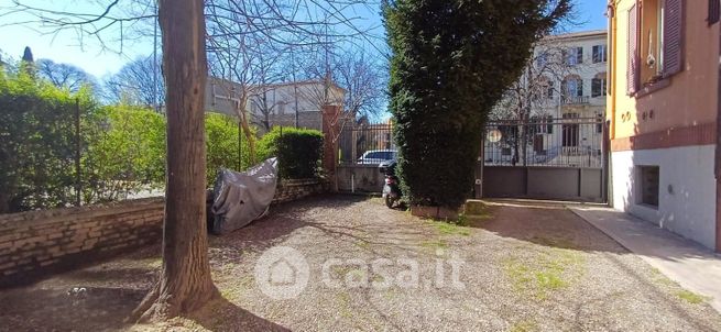 Box/posto auto in residenziale in Viale Giosuè Carducci