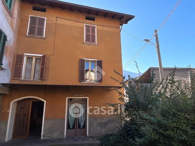 Casa bi/trifamiliare in residenziale in Via S.Maria 25