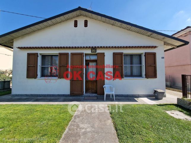 Casa indipendente in residenziale in 