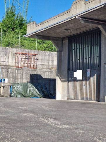 Capannone in commerciale in 