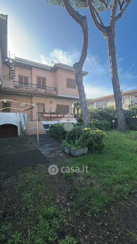 Villetta a schiera in residenziale in Viale delle Viole 48