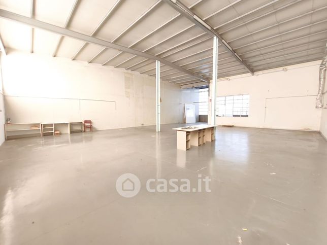 Capannone in commerciale in Via Asiago