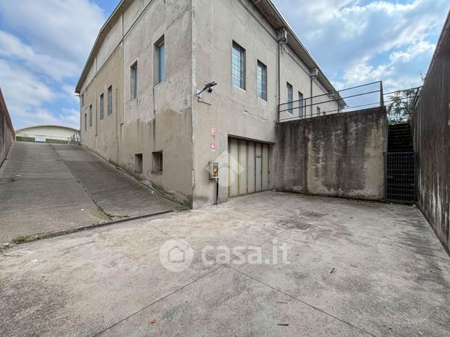 Capannone in commerciale in Via Remo Brambilla 28
