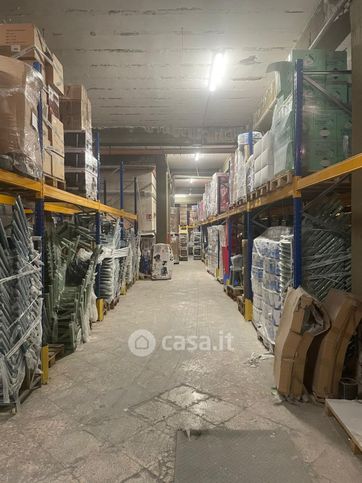Capannone in commerciale in Via Gustavo Roccella