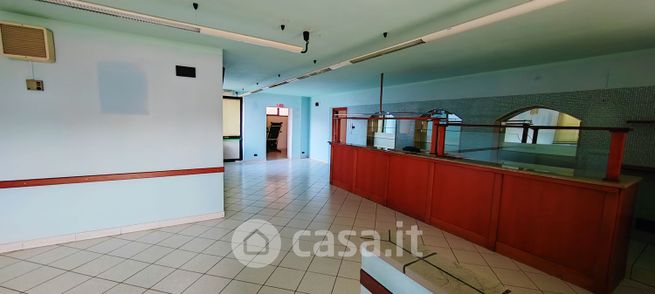 Negozio/locale commerciale in commerciale in Piazza Cesare Battisti