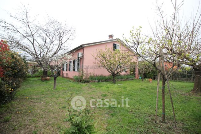 Casa indipendente in residenziale in