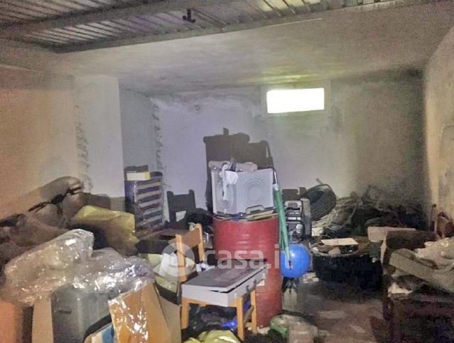 Box/posto auto in residenziale in Via Giuseppe Parini 17