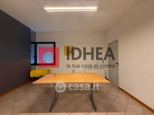 Ufficio in commerciale in Via Canoniche