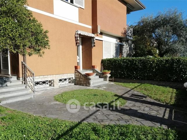 Villa in residenziale in Via degli Olmi