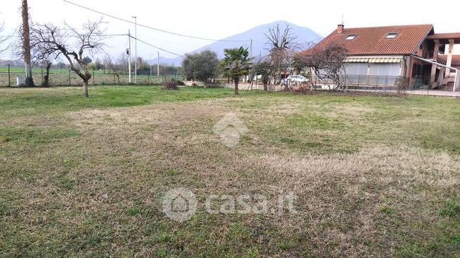 Terreno edificabile in residenziale in Via Sesia 4