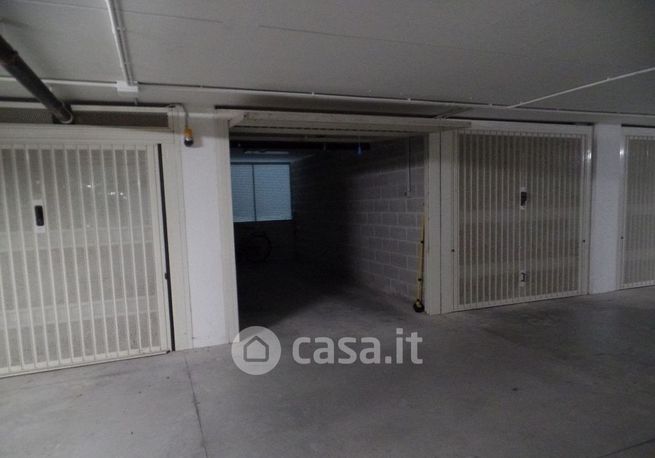 Garage/posto auto in residenziale in Via G. B. Pergolesi 13