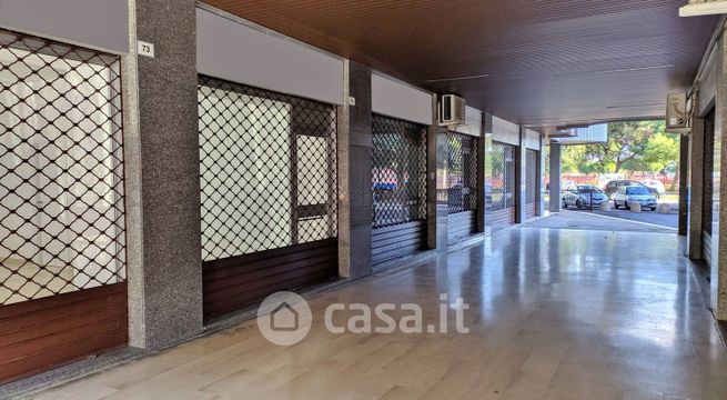 Attivitã /licenza (con o senza mura) in commerciale in Via Alfredo Guglielmi