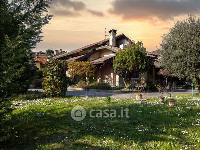 Villa in residenziale in Via Valassina 66