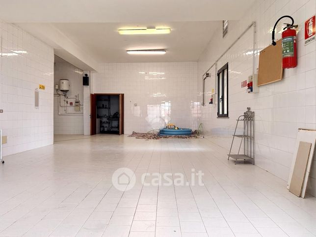 Capannone in commerciale in Via M. Tosini 6