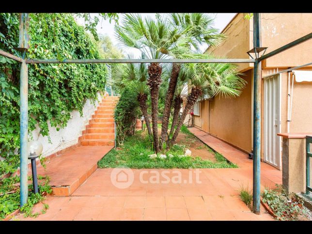 Villetta a schiera in residenziale in Via Tolomea 39