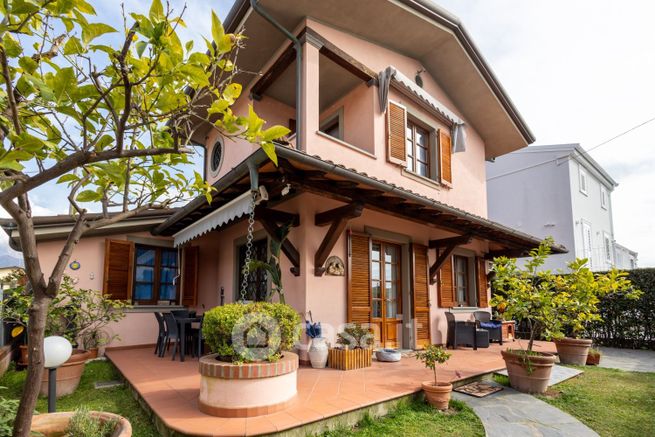 Villa in residenziale in Via del Paradiso 2 B