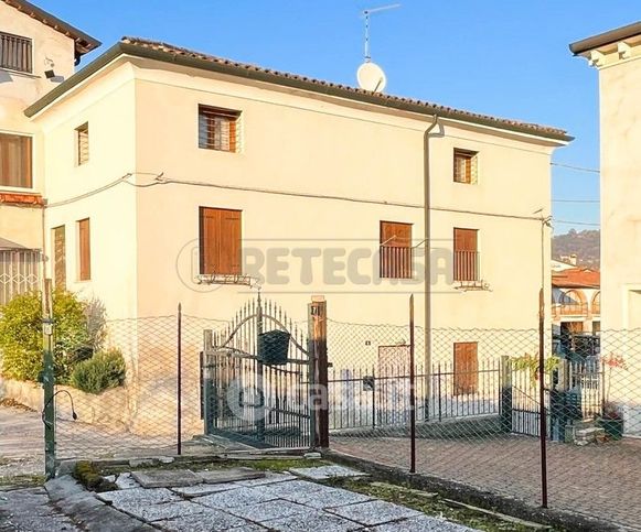 Rustico/casale in residenziale in Via Valle