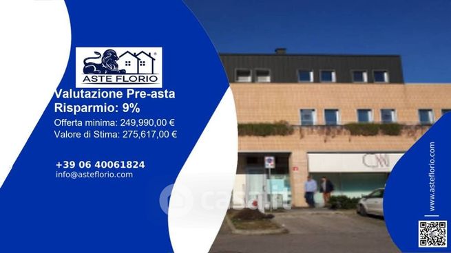 Ufficio in commerciale in Via Mengolina