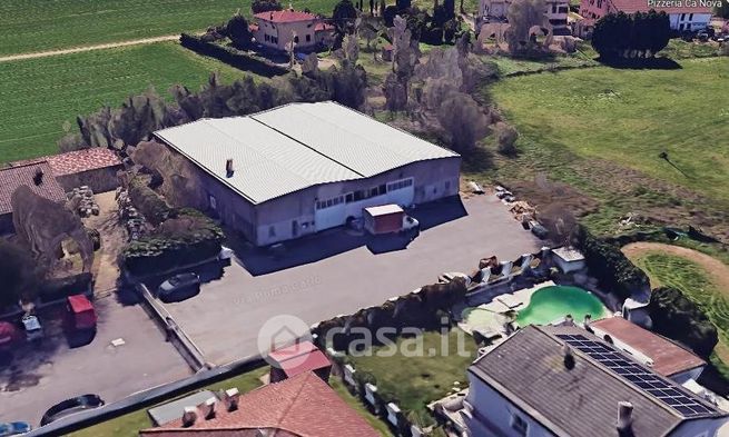 Capannone in commerciale in 