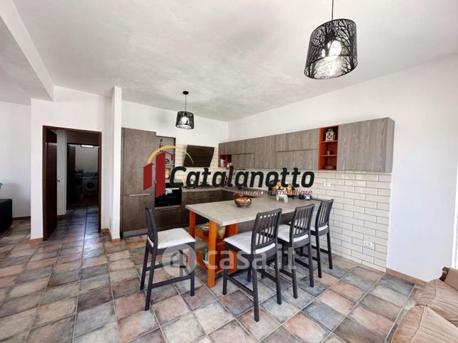 Casa indipendente in residenziale in Via 72