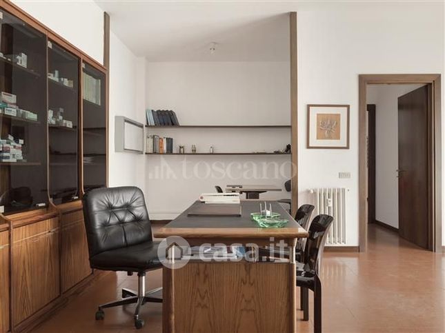 Ufficio in commerciale in Via Milano