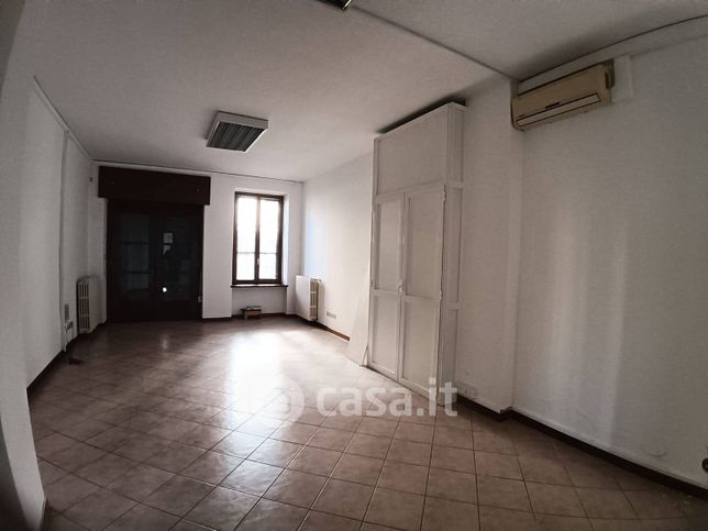 Ufficio in commerciale in 