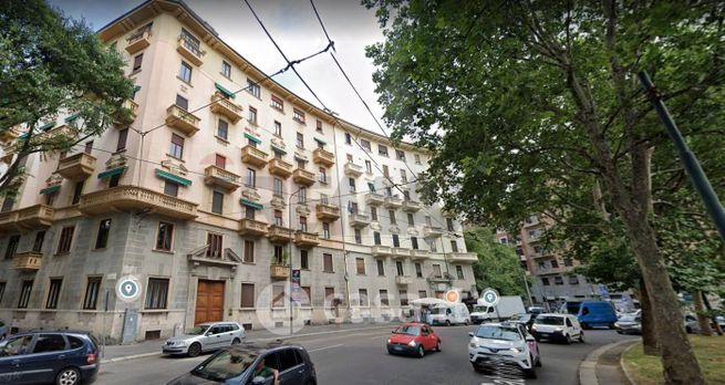 Attivitã /licenza (con o senza mura) in commerciale in Piazzale Gabrio Piola 1