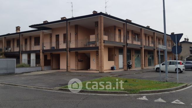 Attivitã /licenza (con o senza mura) in commerciale in Via Alberto da Giussano 11